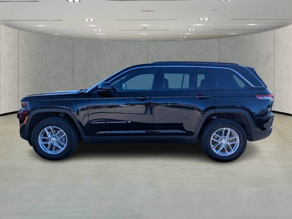 Used 2025 Jeep Grand Cherokee Laredo X w/ Trailer Tow Package image 6