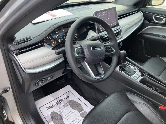 Certified 2025 Jeep Compass Limited image 13