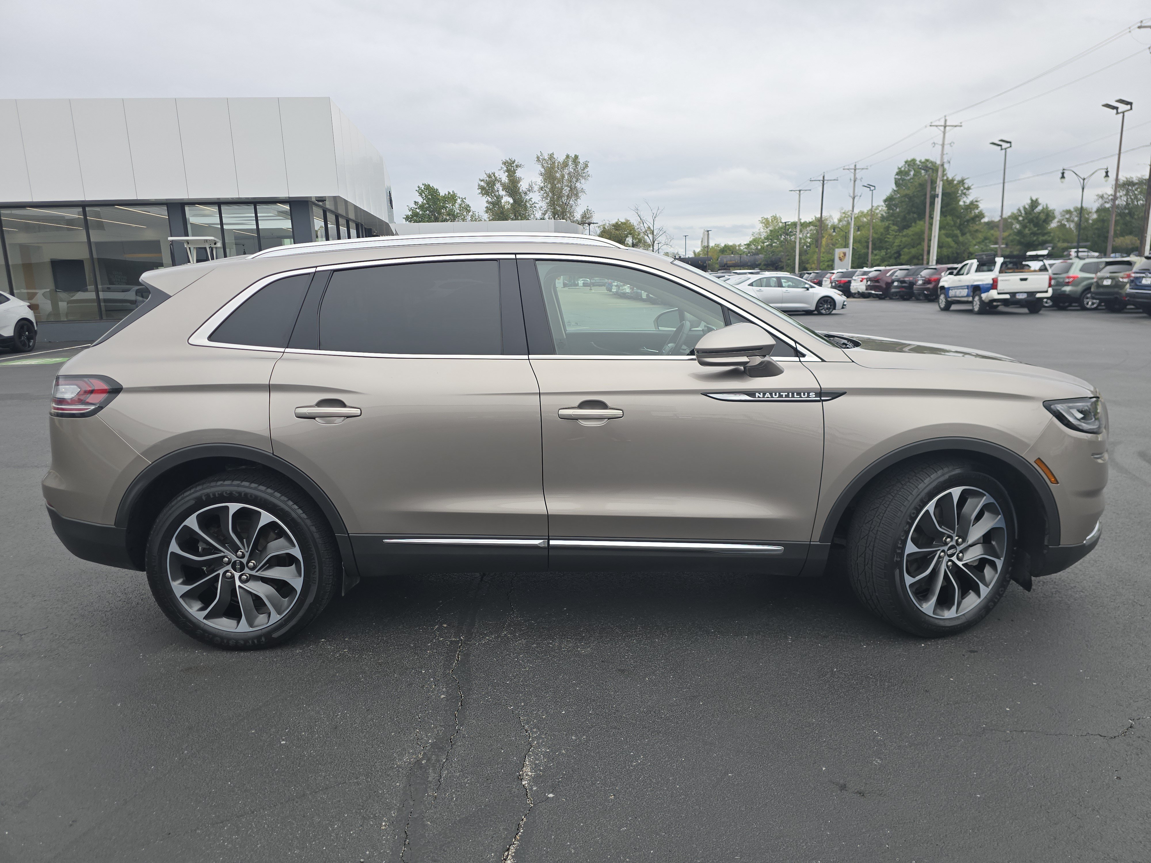 Used 2021 Lincoln Nautilus Reserve w/ Cargo Utility Package AWD/4WD image 8