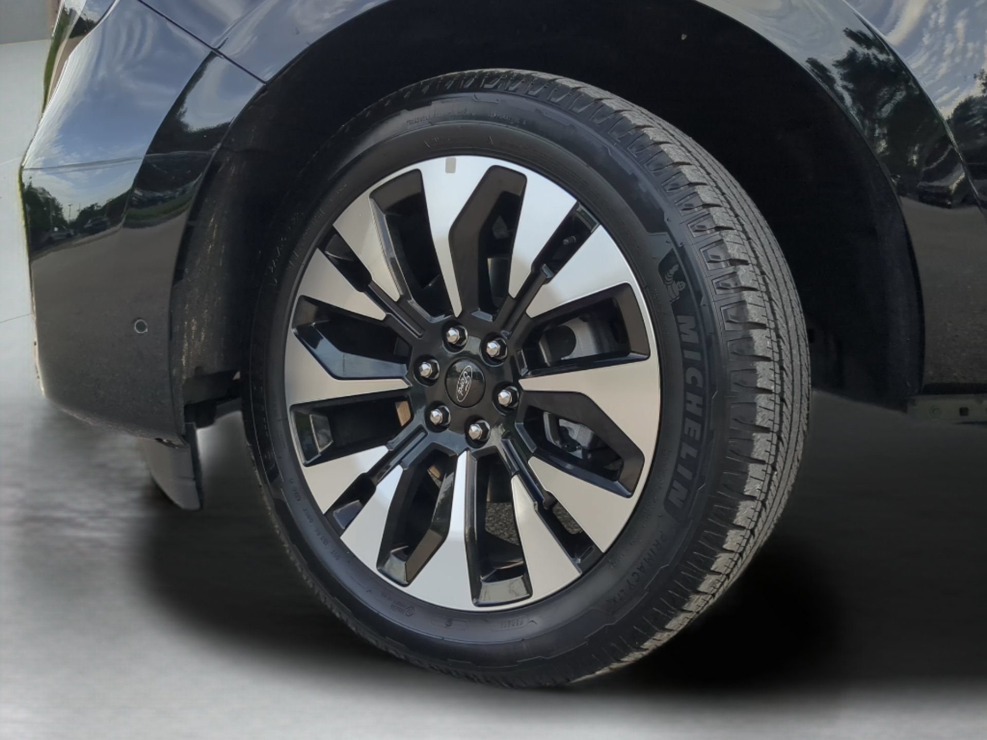Certified 2025 Ford Expedition Max Platinum w/ Driver's Package AWD/4WD image 74