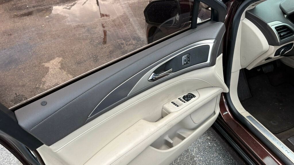 Used 2019 Lincoln MKZ Premiere image 9