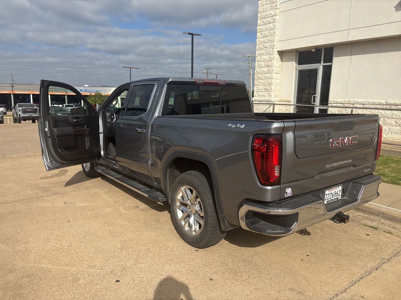 Used 2021 GMC Sierra 1500 SLT image 2