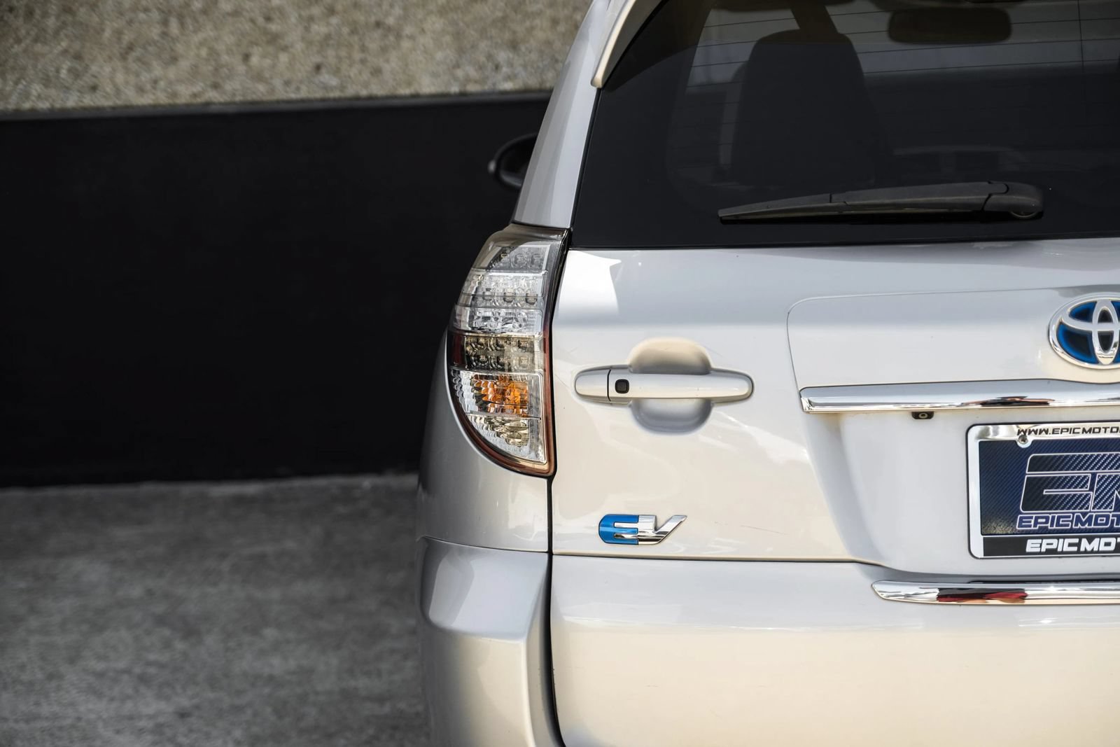 Used 2014 Toyota RAV4 EV FWD image 46
