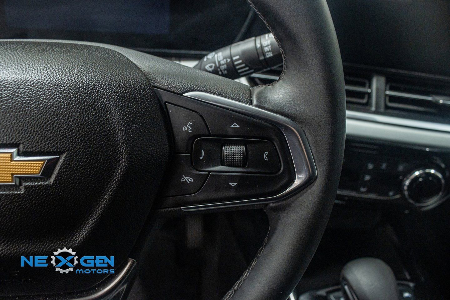 Used 2025 Chevrolet Trax LT w/ Driver Confidence Package image 15