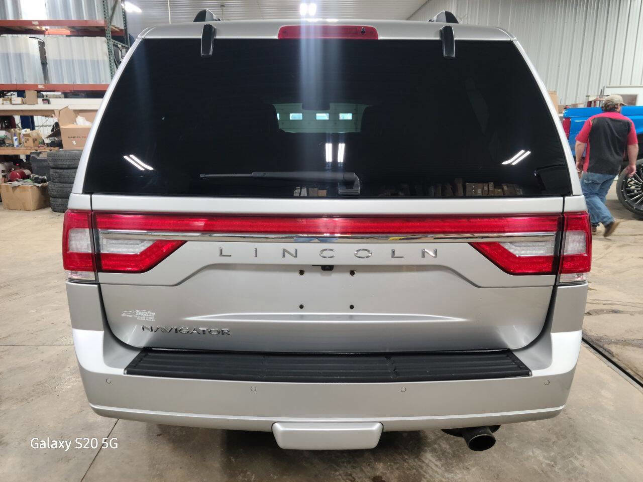 Used 2017 Lincoln Navigator Select image 8