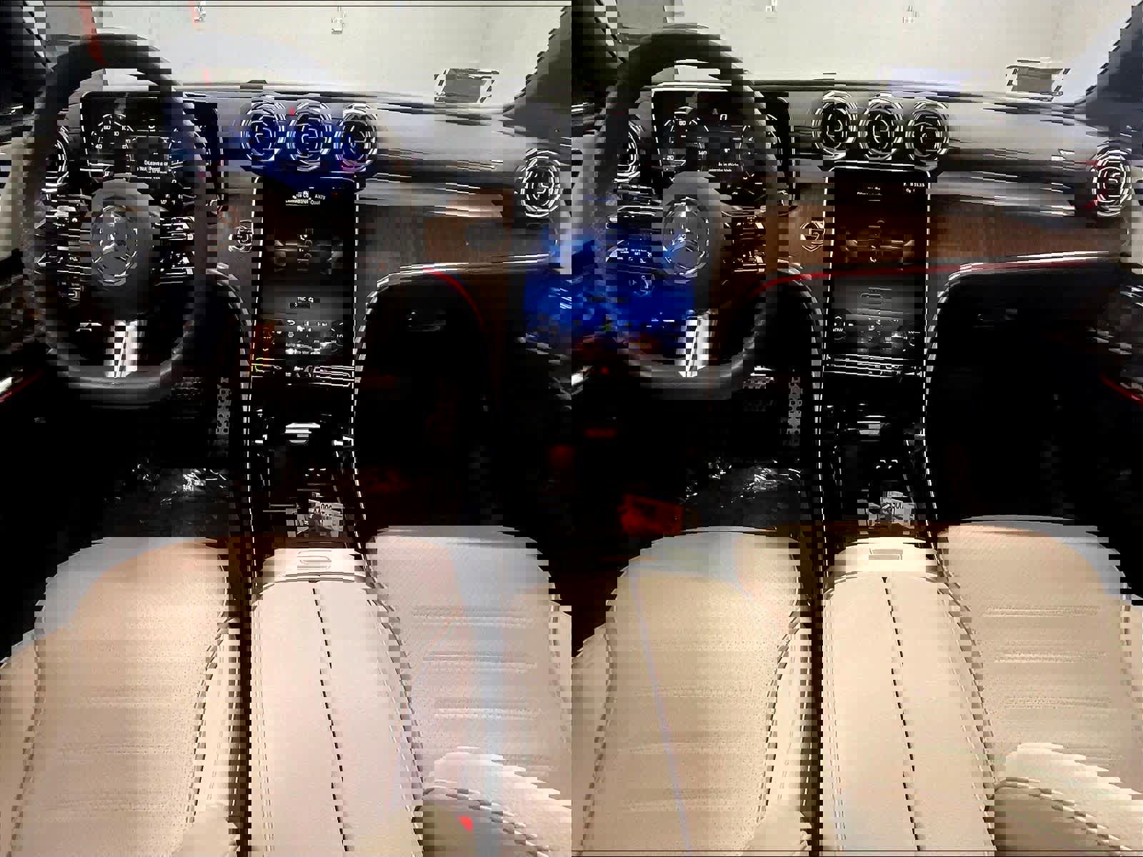 Used 2025 Mercedes-Benz C 300 4MATIC Sedan image 16