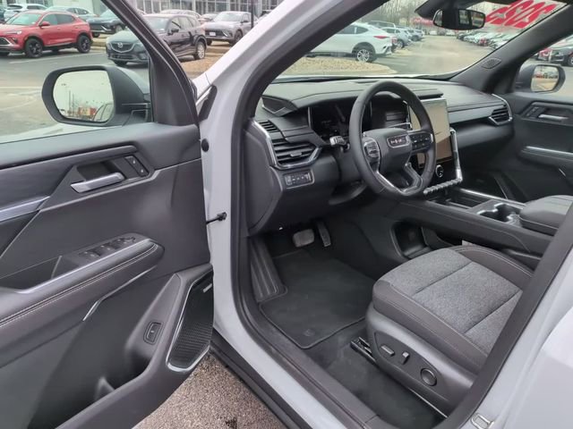 Used 2025 GMC Acadia Elevation image 16