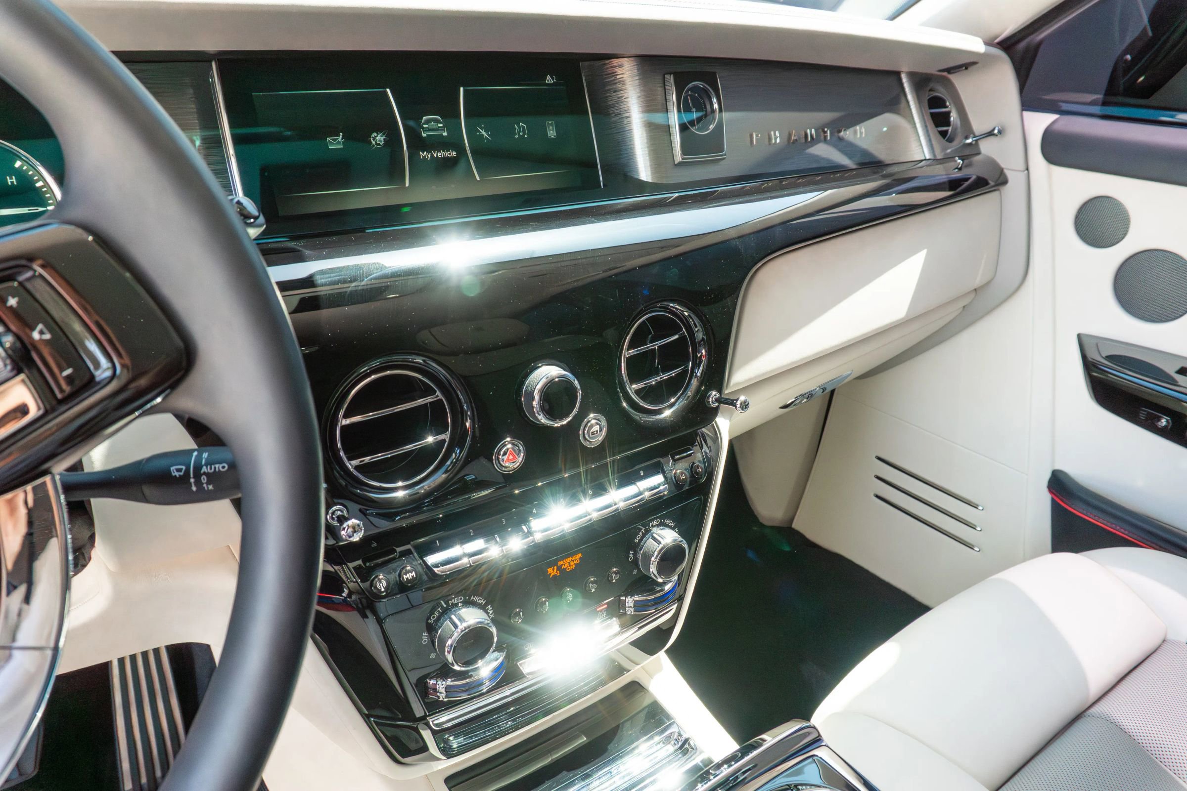 Used 2024 Rolls-Royce Phantom Sedan w/ The Phantom Package RWD image 85