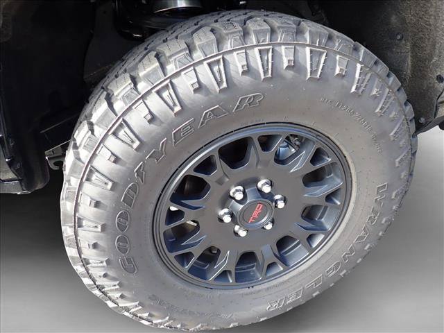 Certified 2025 Toyota Tacoma SR5 AWD/4WD image 7