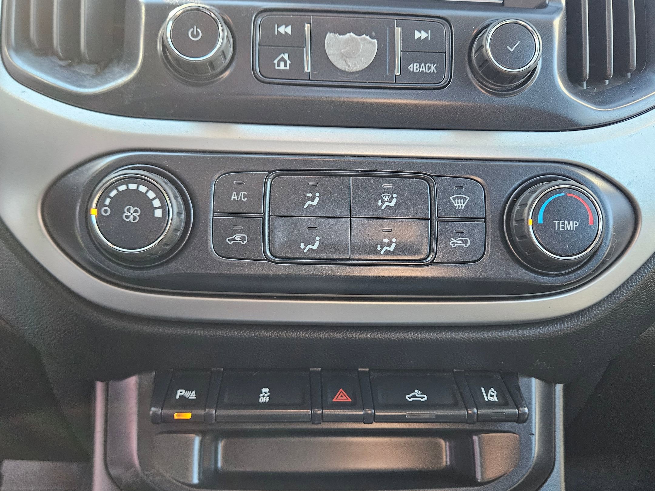 Used 2020 Chevrolet Colorado LT w/ Safety Package image 14