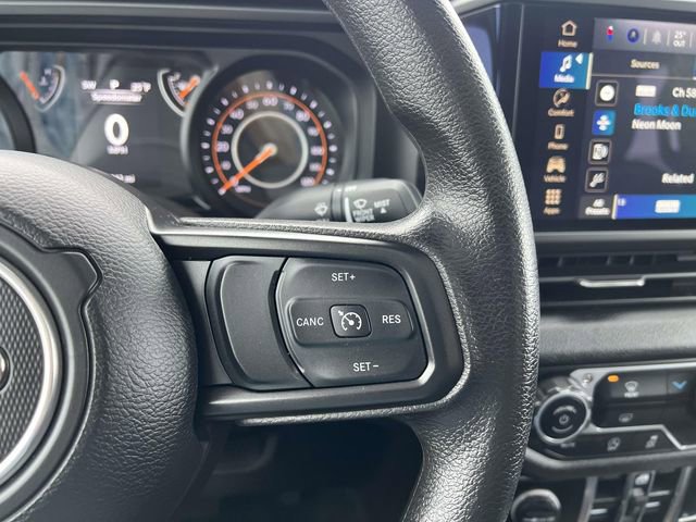 Used 2025 Jeep Gladiator Sport image 17