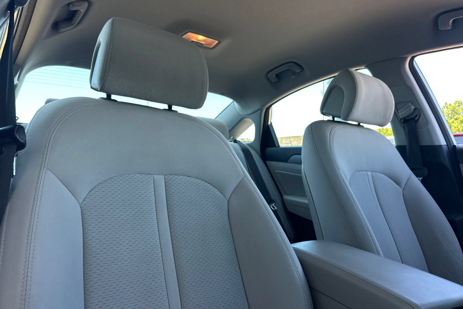 Used 2015 Hyundai Sonata SE w/ Option Group 02 FWD image 16