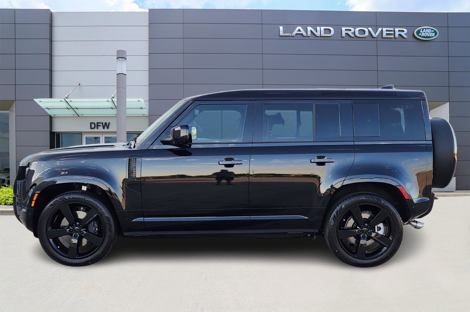 New 2026 Land Rover Defender 110 X-Dynamic SE image 3