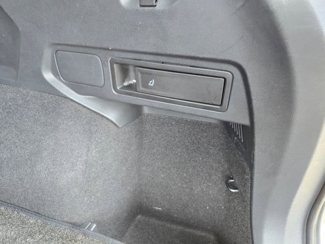 Used 2019 Volkswagen Tiguan SE image 27