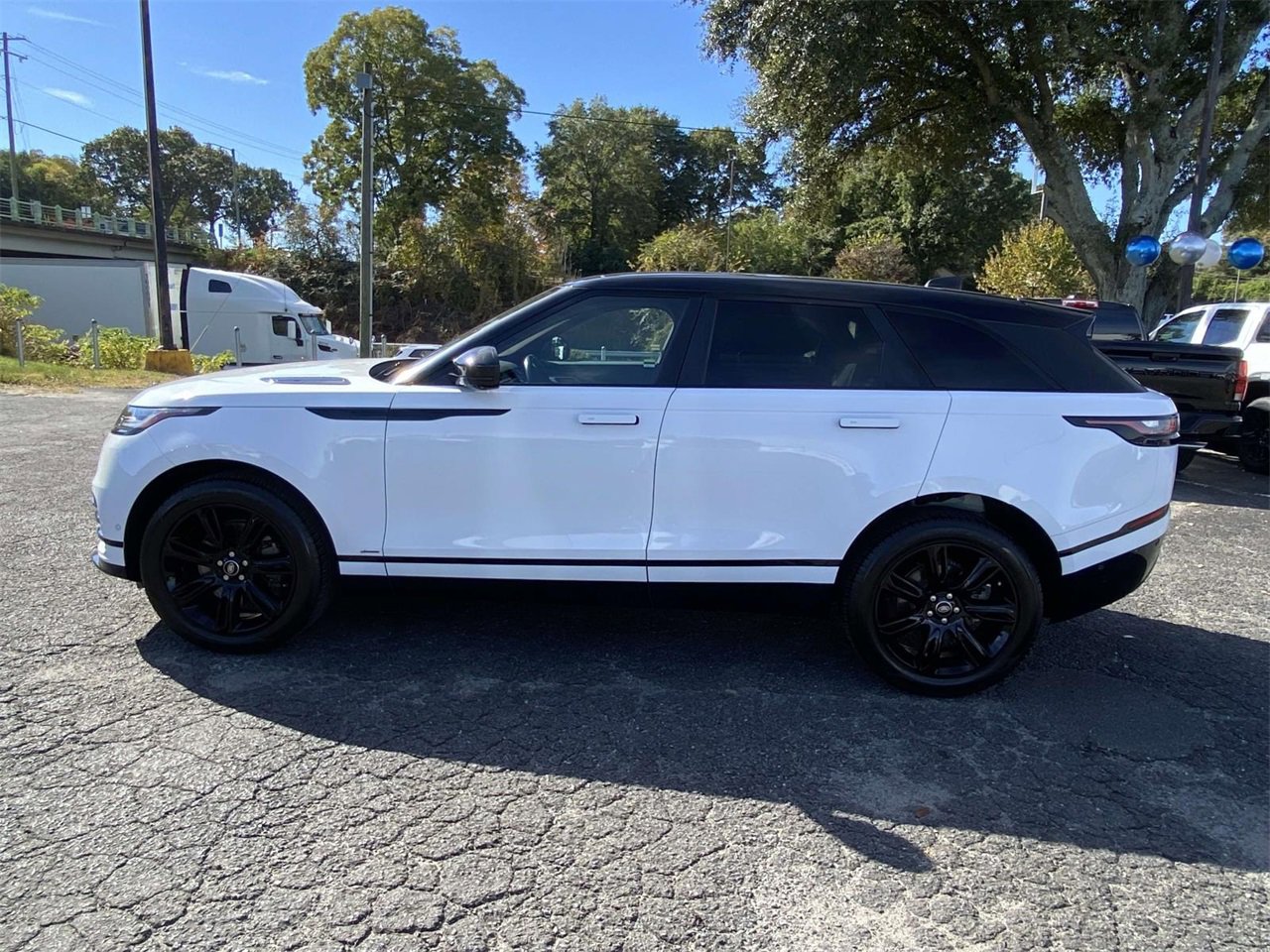 Used 2021 Land Rover Range Rover Velar R-Dynamic S image 4