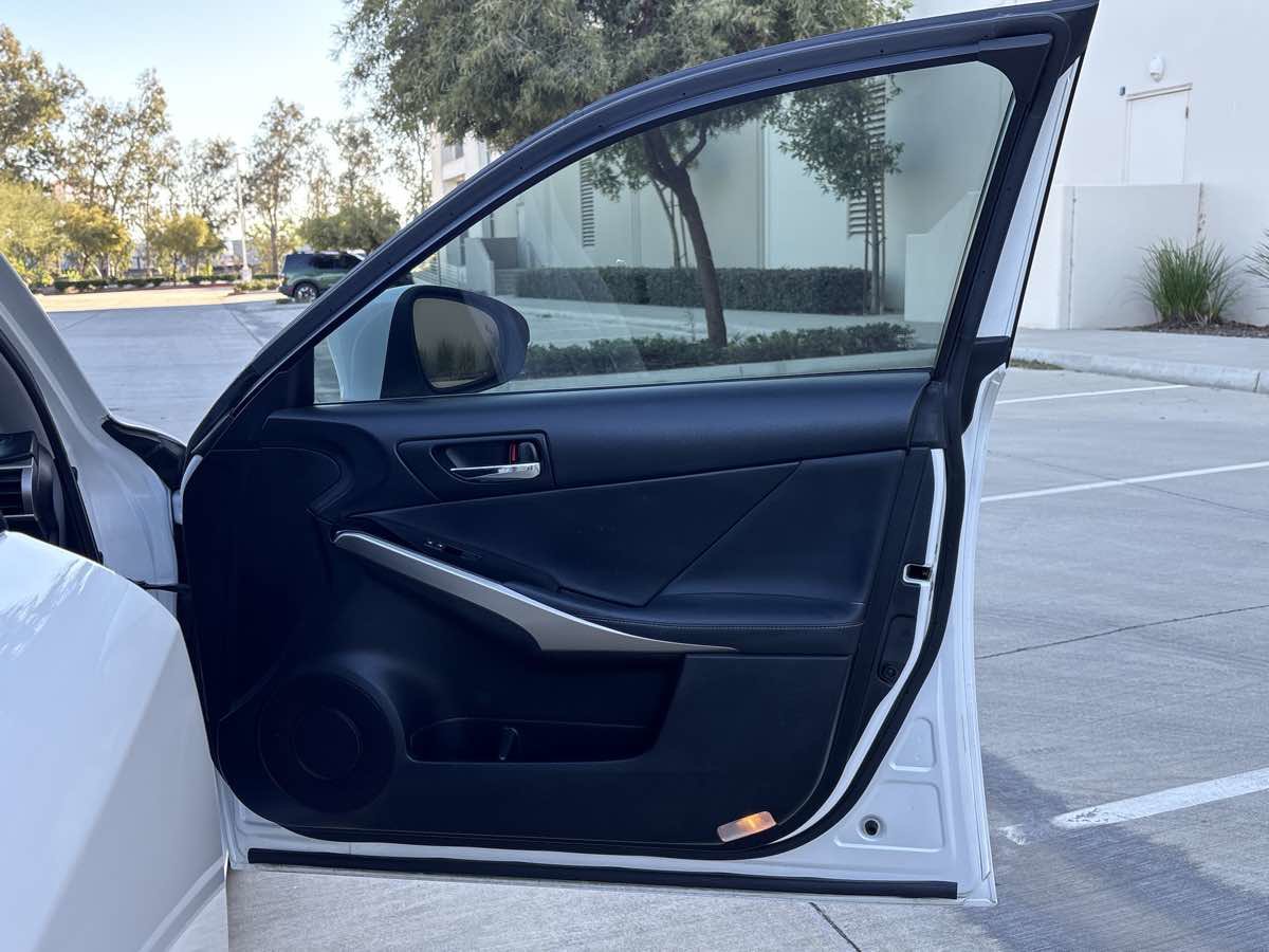 Used 2016 Lexus IS 200t image 19