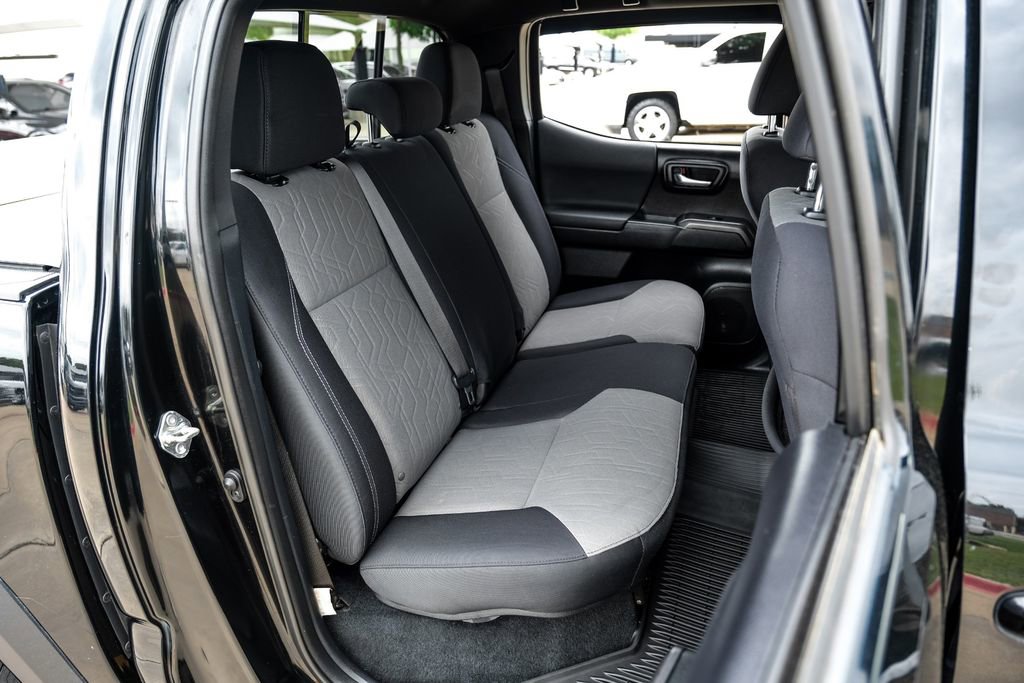 Used 2020 Toyota Tacoma TRD Off-Road AWD/4WD image 37