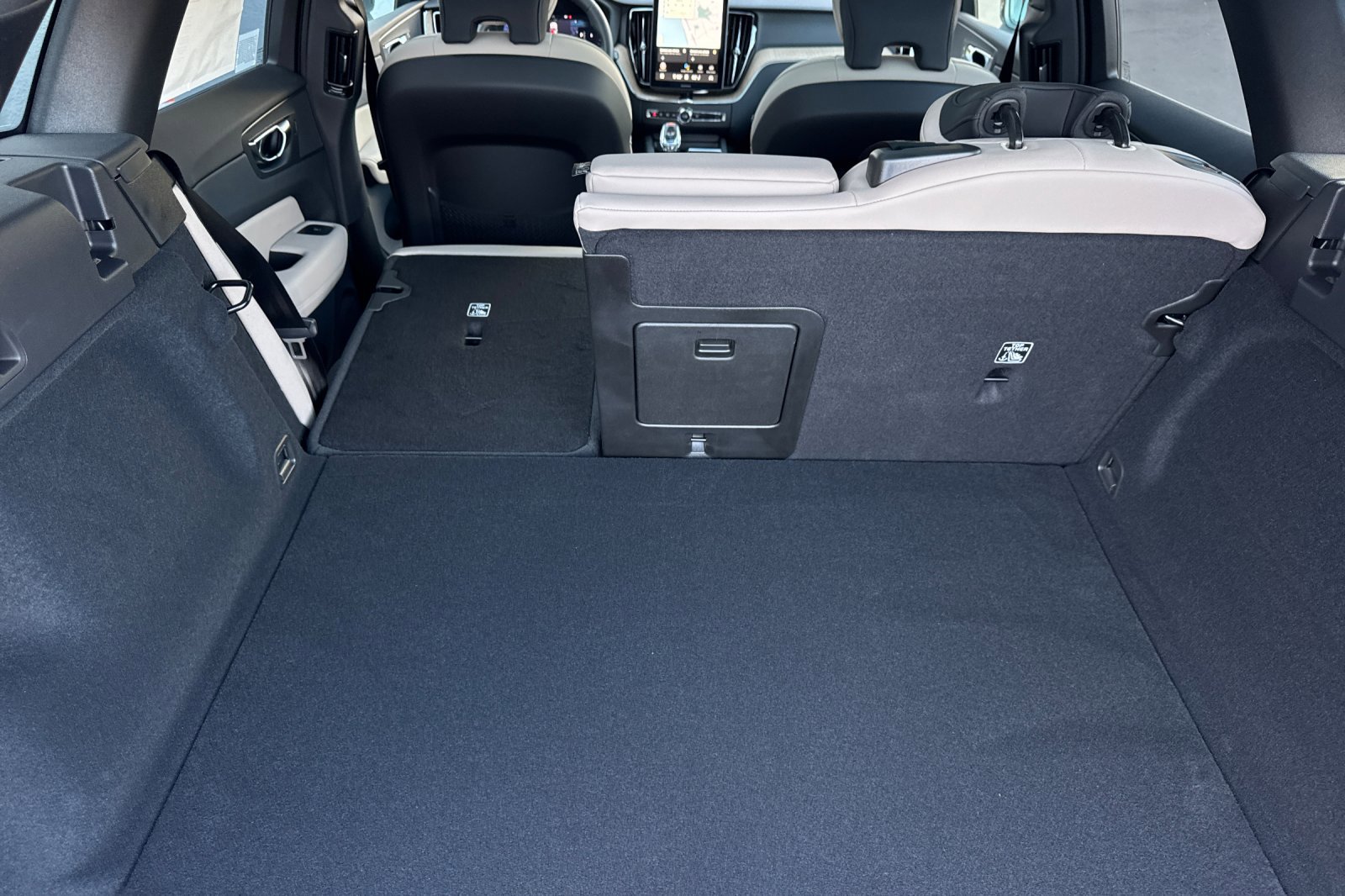 New 2026 Volvo XC60 B5 Plus w/ Climate Package AWD/4WD image 13