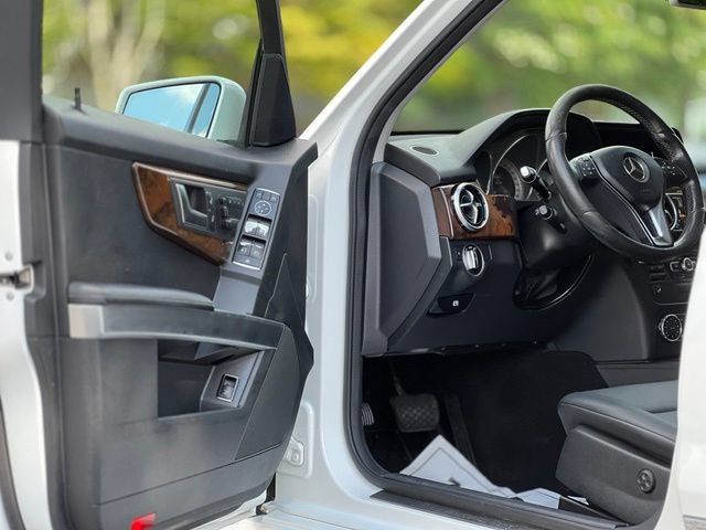 Used 2015 Mercedes-Benz GLK 350 4MATIC image 9