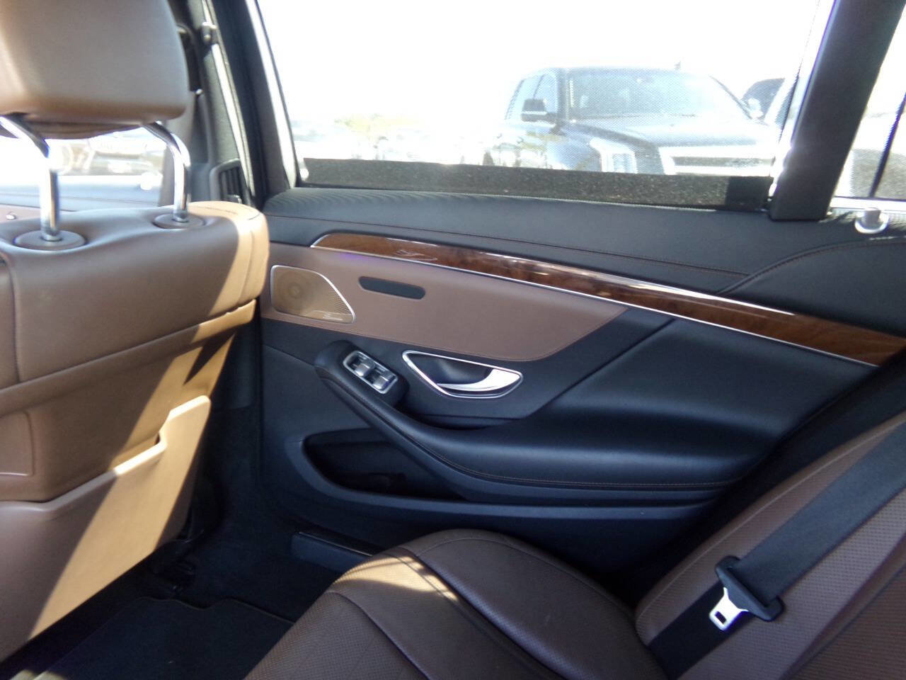 Used 2016 Mercedes-Benz S 550 4MATIC Sedan image 24