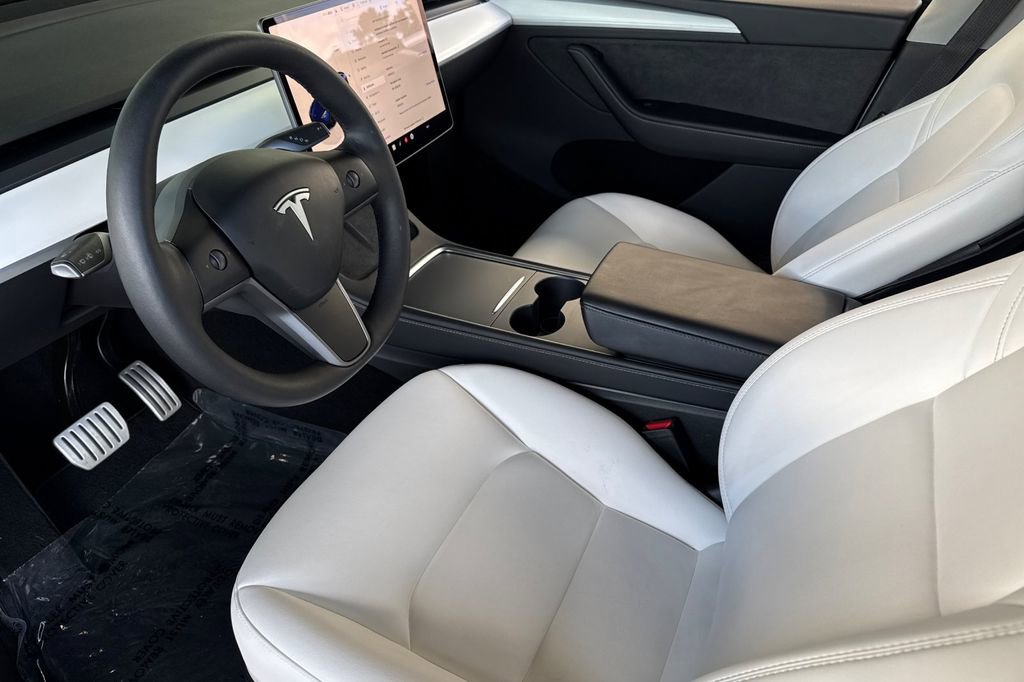 Used 2024 Tesla Model Y Performance image 9