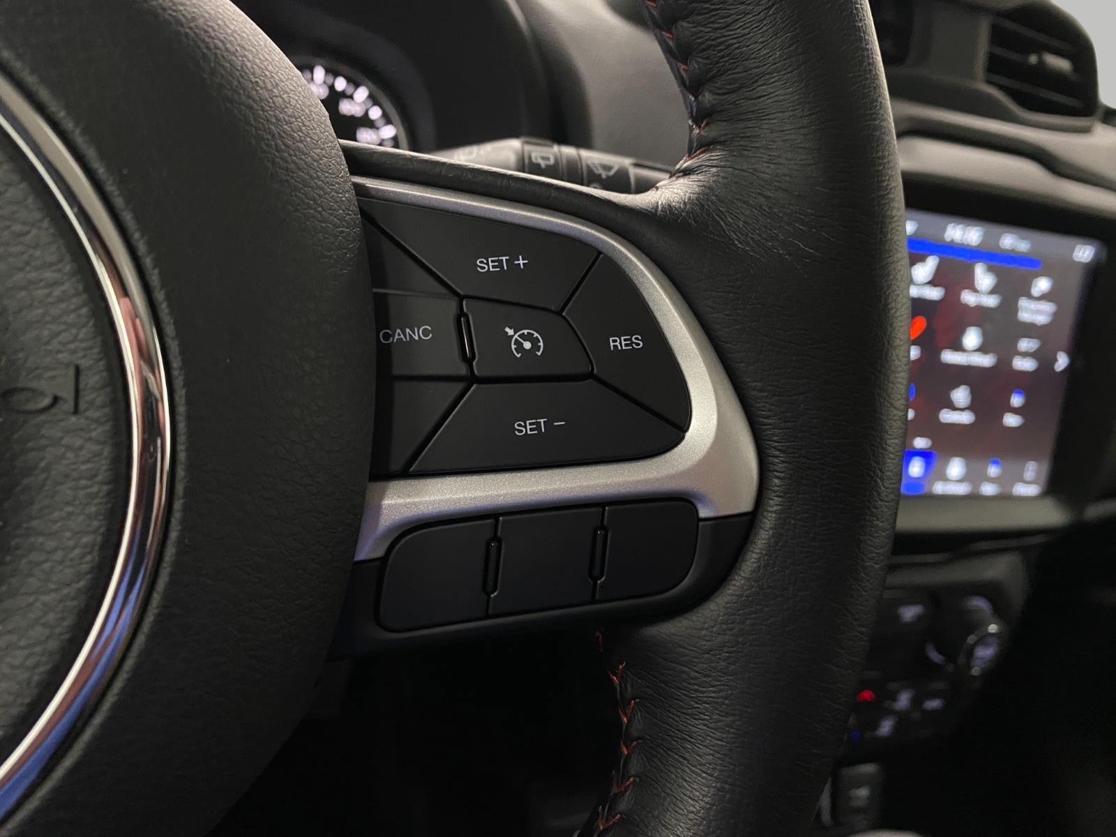 Used 2019 Jeep Renegade Trailhawk AWD/4WD image 17