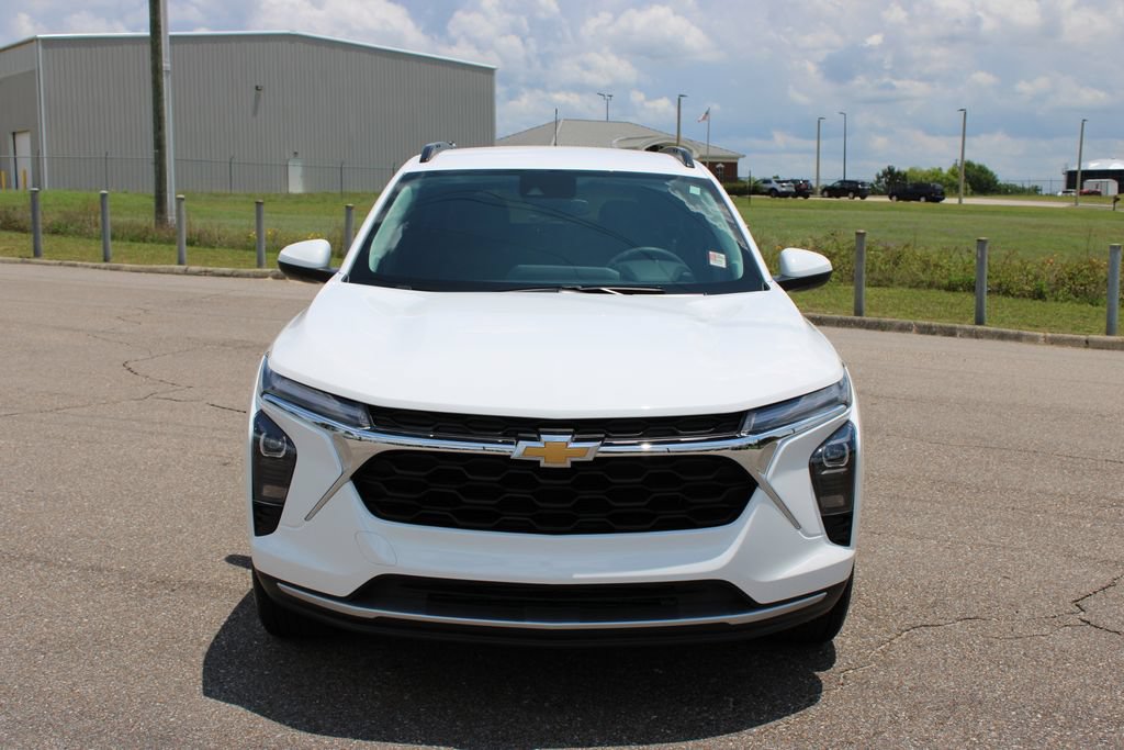 Used 2025 Chevrolet Trax LT FWD image 4