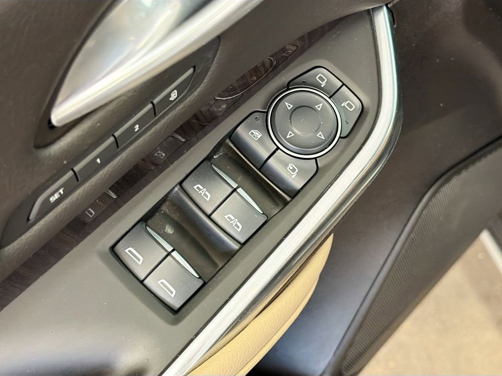 Used 2025 Cadillac XT4 Premium Luxury image 19