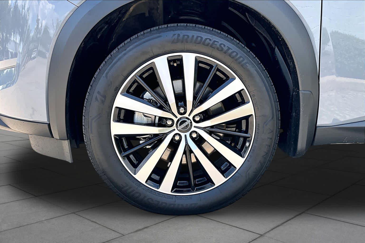 Used 2026 Nissan Rogue SV FWD image 11