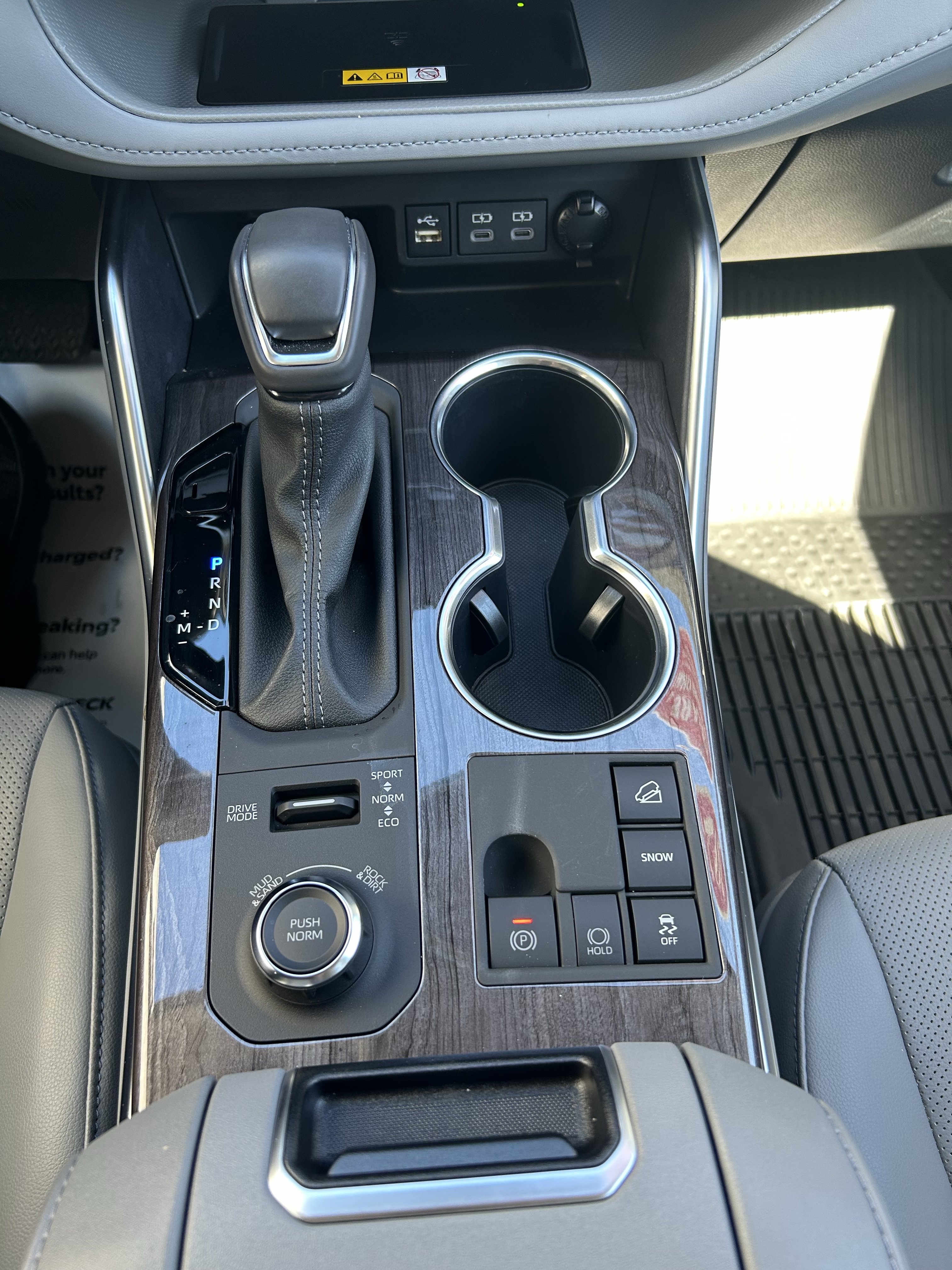 Used 2024 Toyota Highlander Platinum image 34