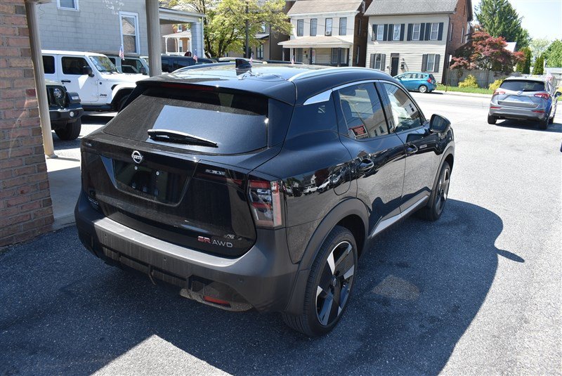 Used 2025 Nissan Kicks SR AWD/4WD image 4