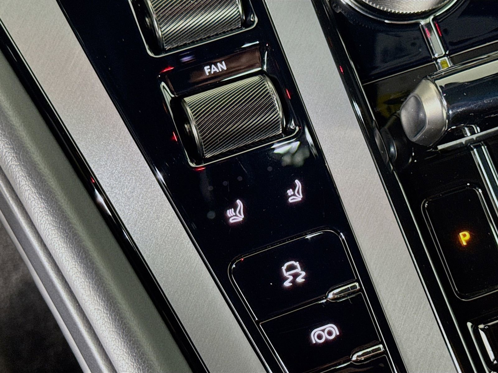 Used 2024 Aston Martin DB12 Coupe RWD image 19