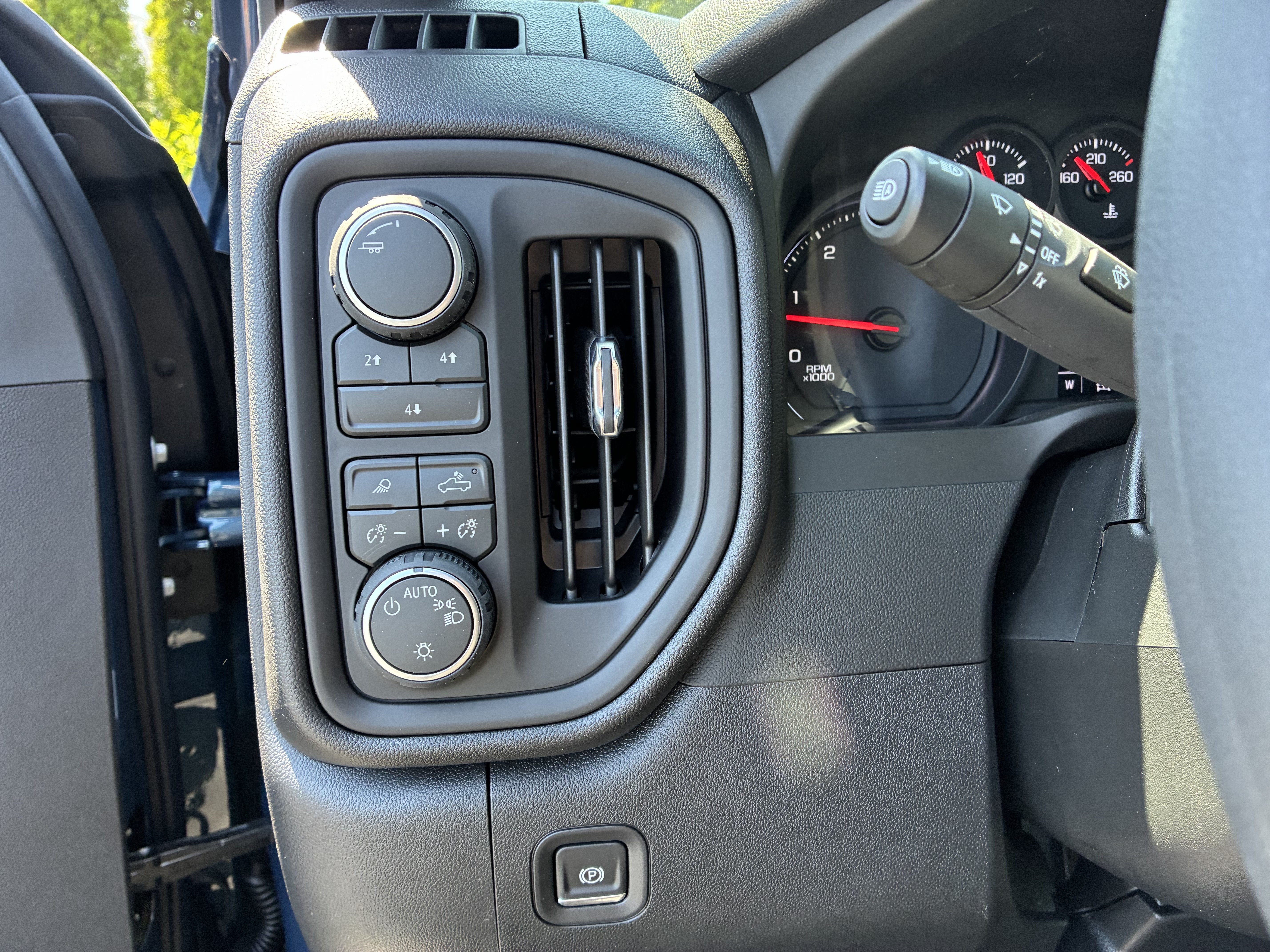 New 2026 Chevrolet Silverado 2500 Custom w/ Custom Value Package AWD/4WD image 28
