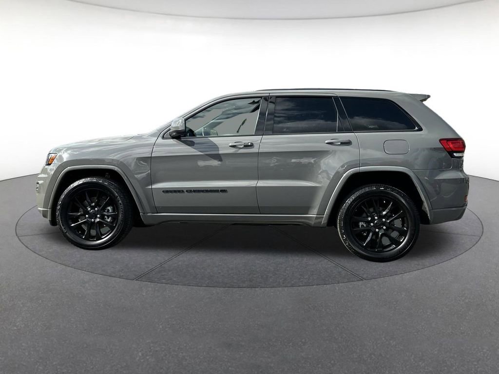 Certified 2022 Jeep Grand Cherokee Laredo X image 2