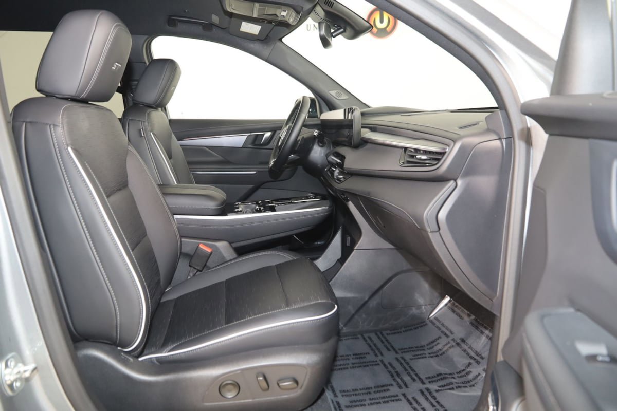 Used 2025 Buick Enclave Sport Touring FWD image 13