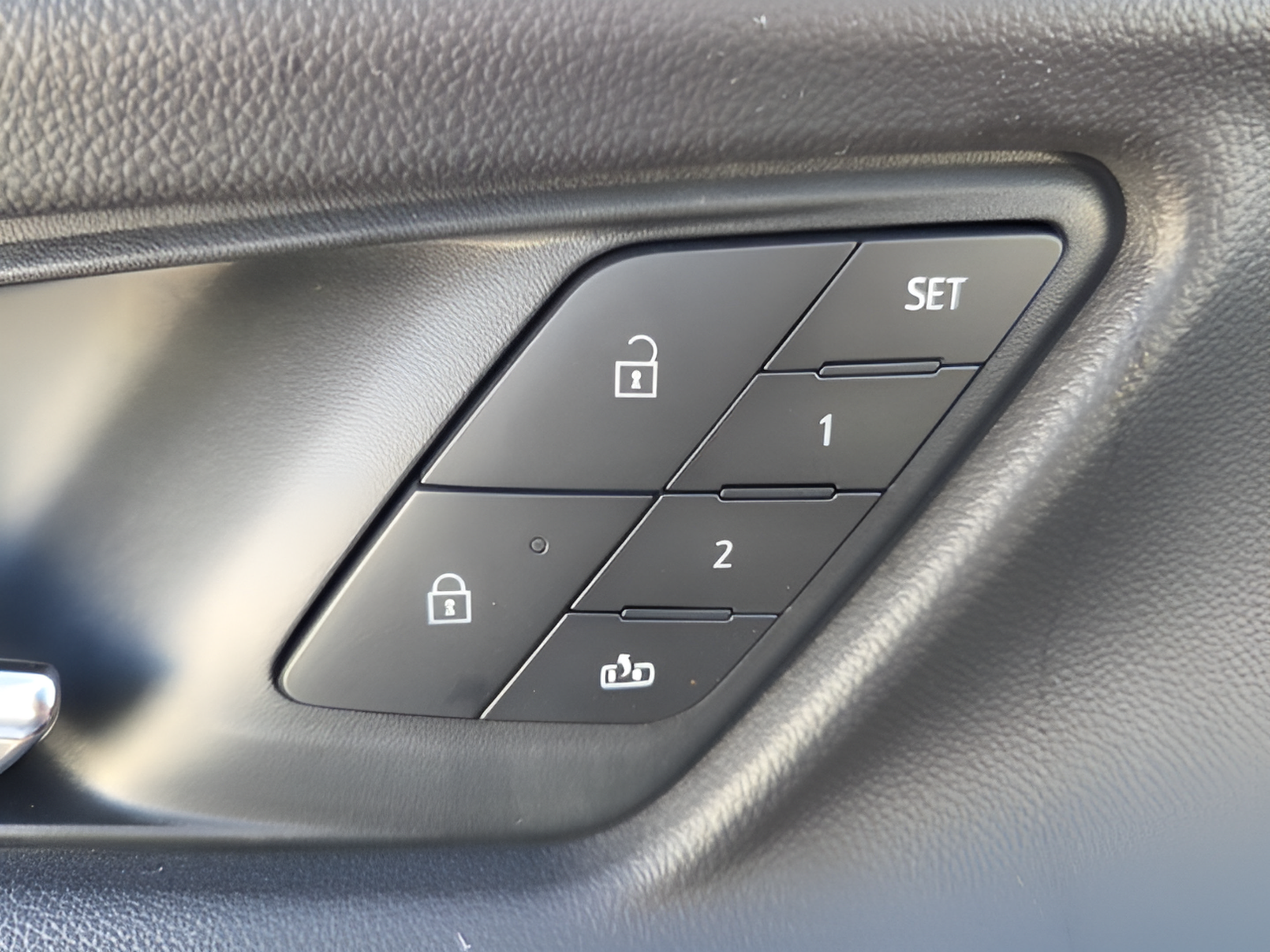New 2027 Chevrolet Equinox RS w/ Safety and Technology Package FWD image 29