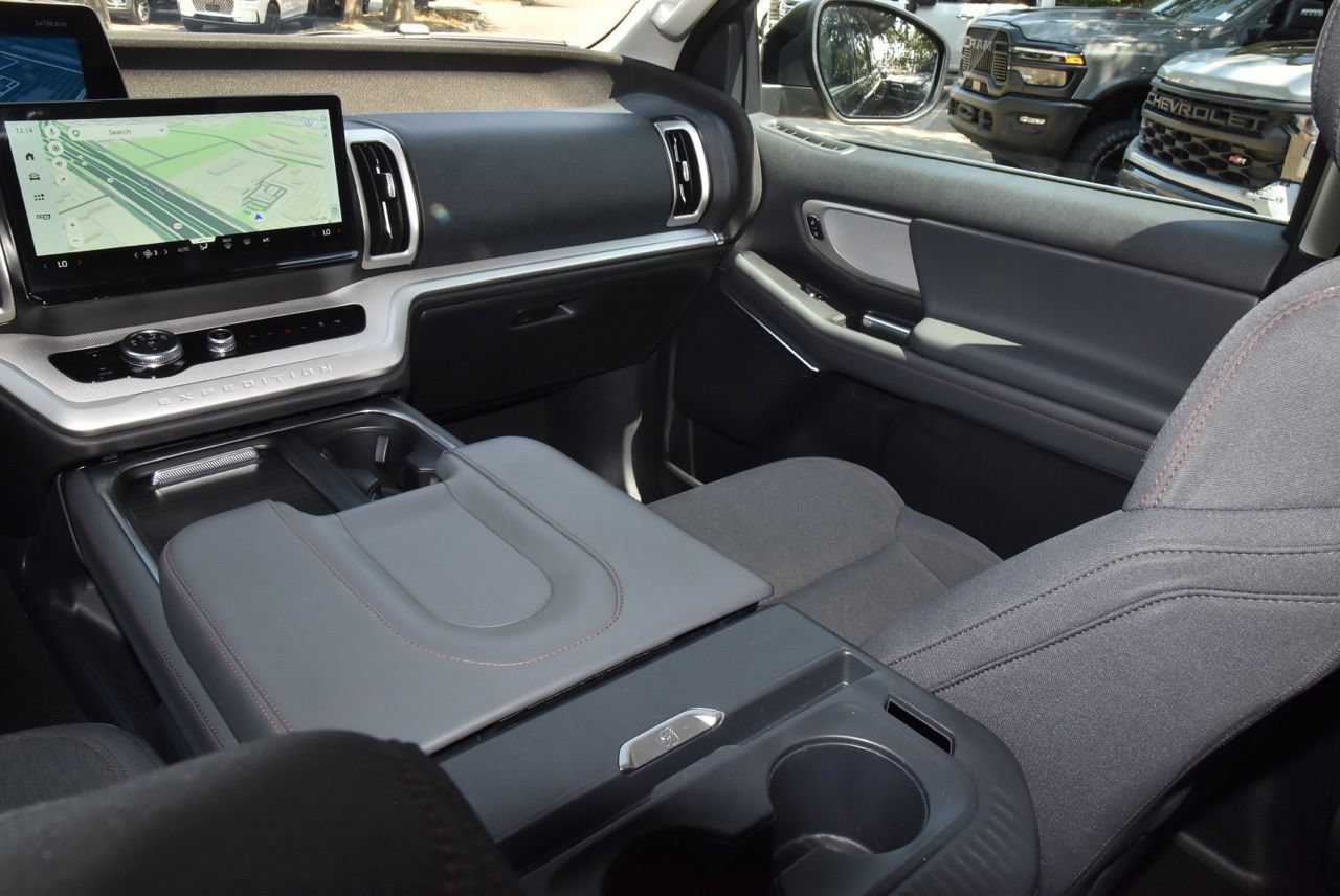 Used 2025 Ford Expedition Max Active RWD image 18