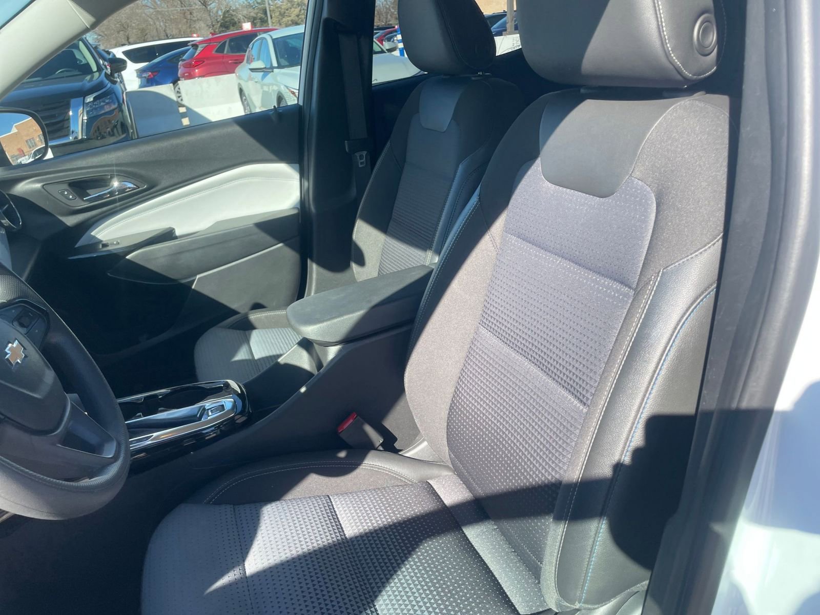 Used 2025 Chevrolet Trax LT image 34