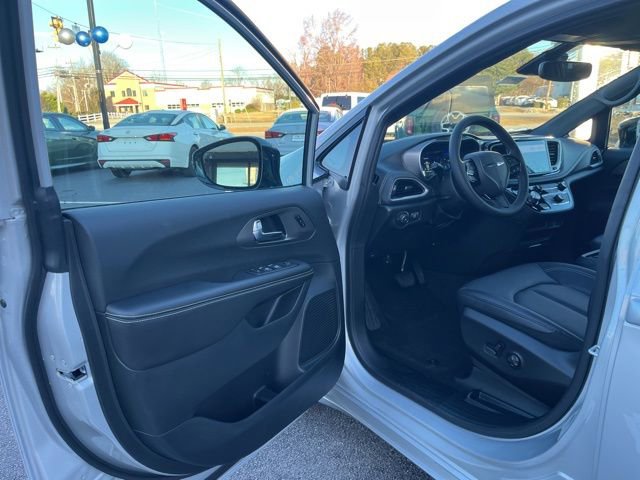 Used 2026 Chrysler Pacifica Select w/ S Appearance Package FWD image 4