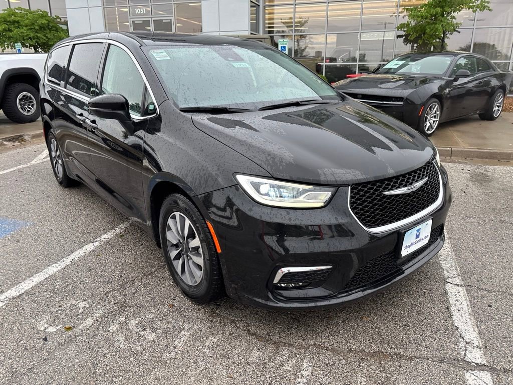 Used 2023 Chrysler Pacifica Touring-L FWD image 7