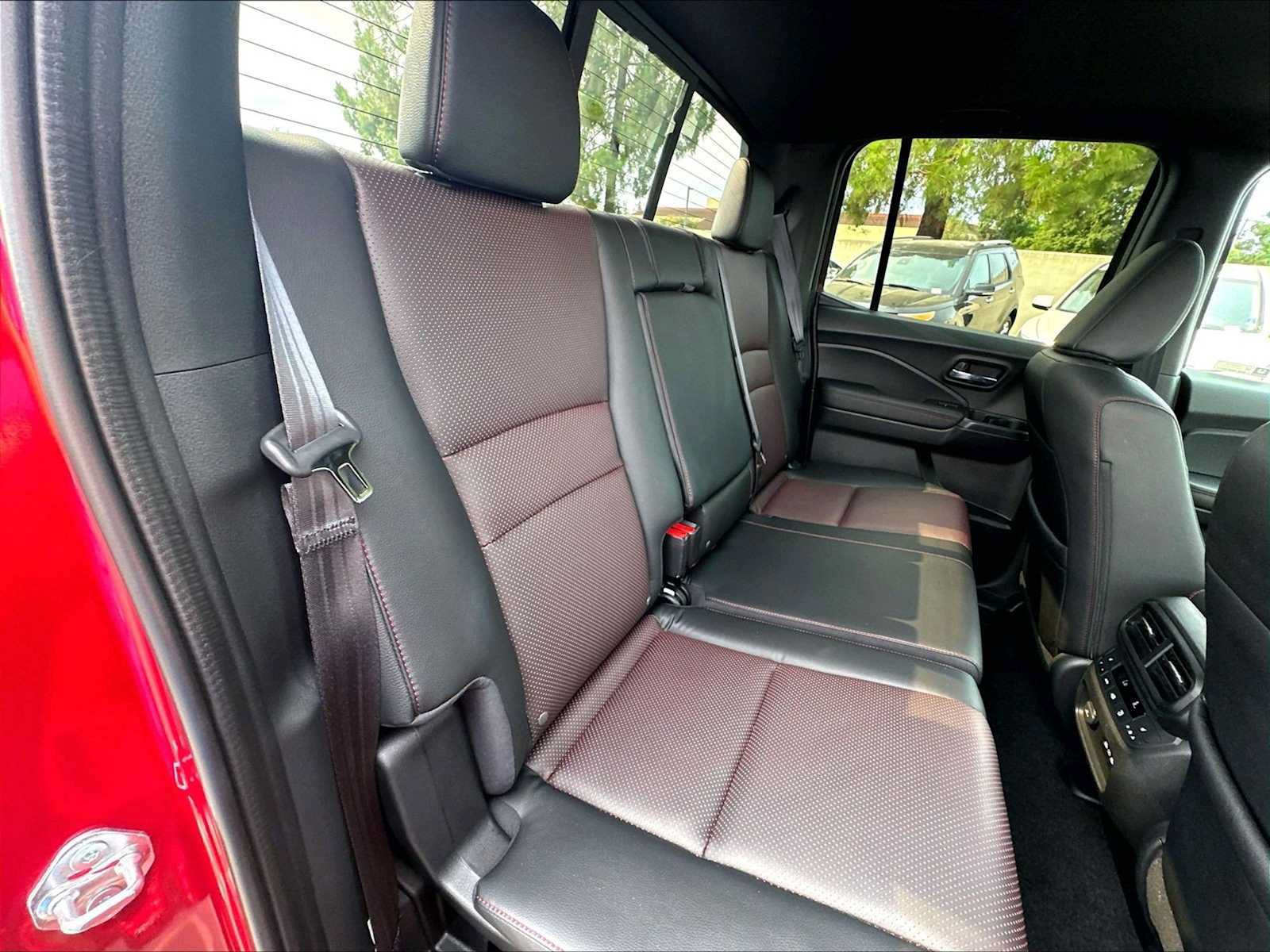 Used 2025 Honda Ridgeline Black Edition image 29