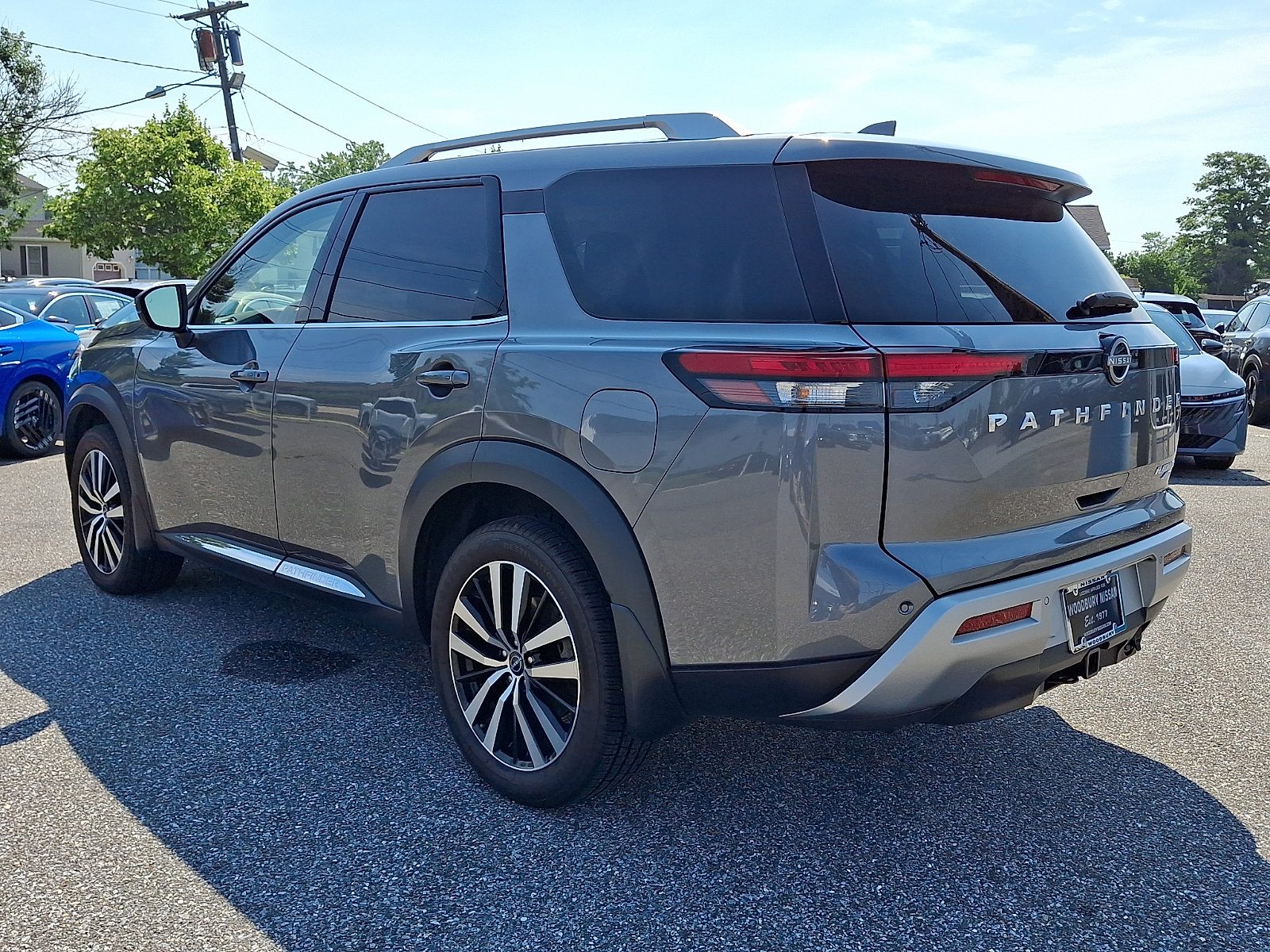 Certified 2025 Nissan Pathfinder Platinum w/ Cargo Package AWD/4WD image 4