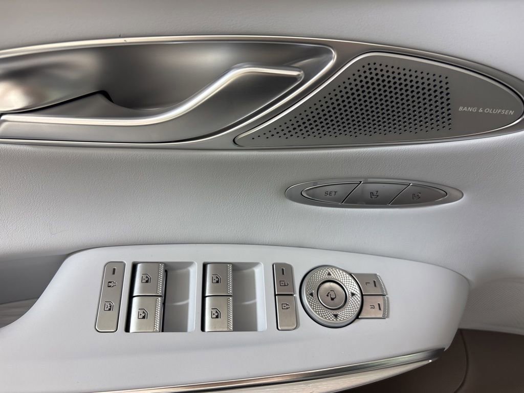 New 2026 Genesis GV70 2.5T Advanced AWD/4WD image 18