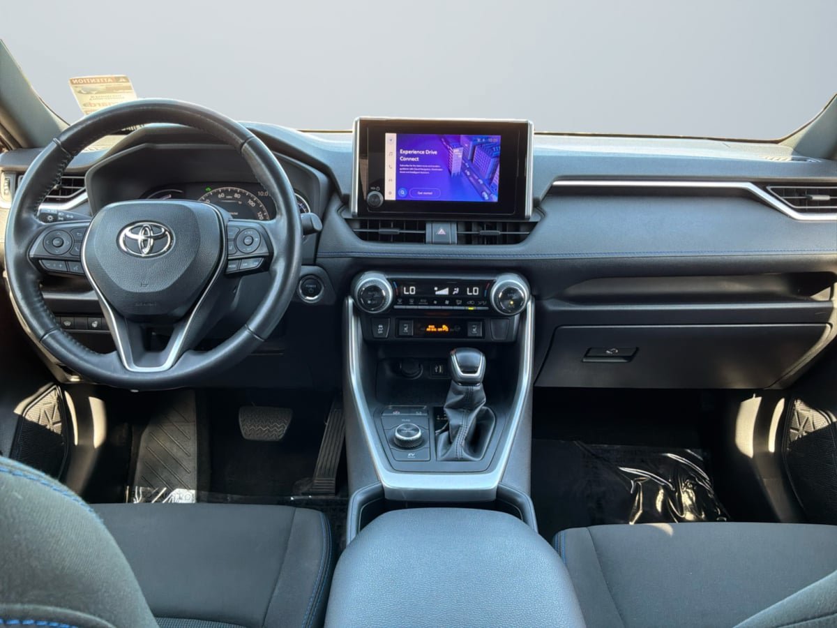Used 2024 Toyota RAV4 SE w/ Convenience Package AWD/4WD image 10