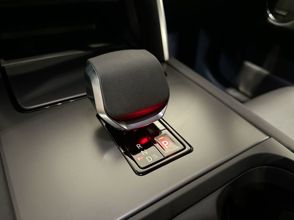 New 2026 Land Rover Discovery Sport Landmark image 12