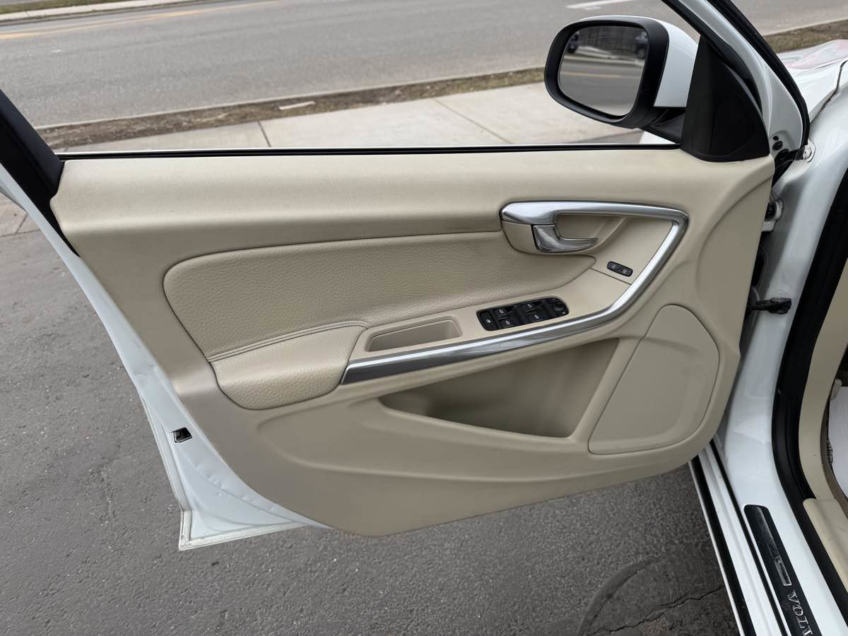 Used 2014 Volvo S60 T5 image 11