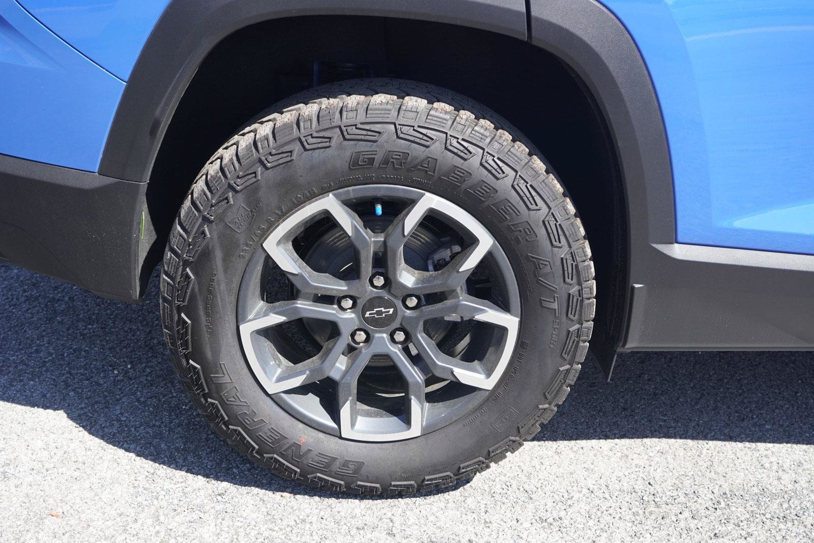 New 2026 Chevrolet Equinox ACTIV w/ Convenience Package III AWD/4WD image 12