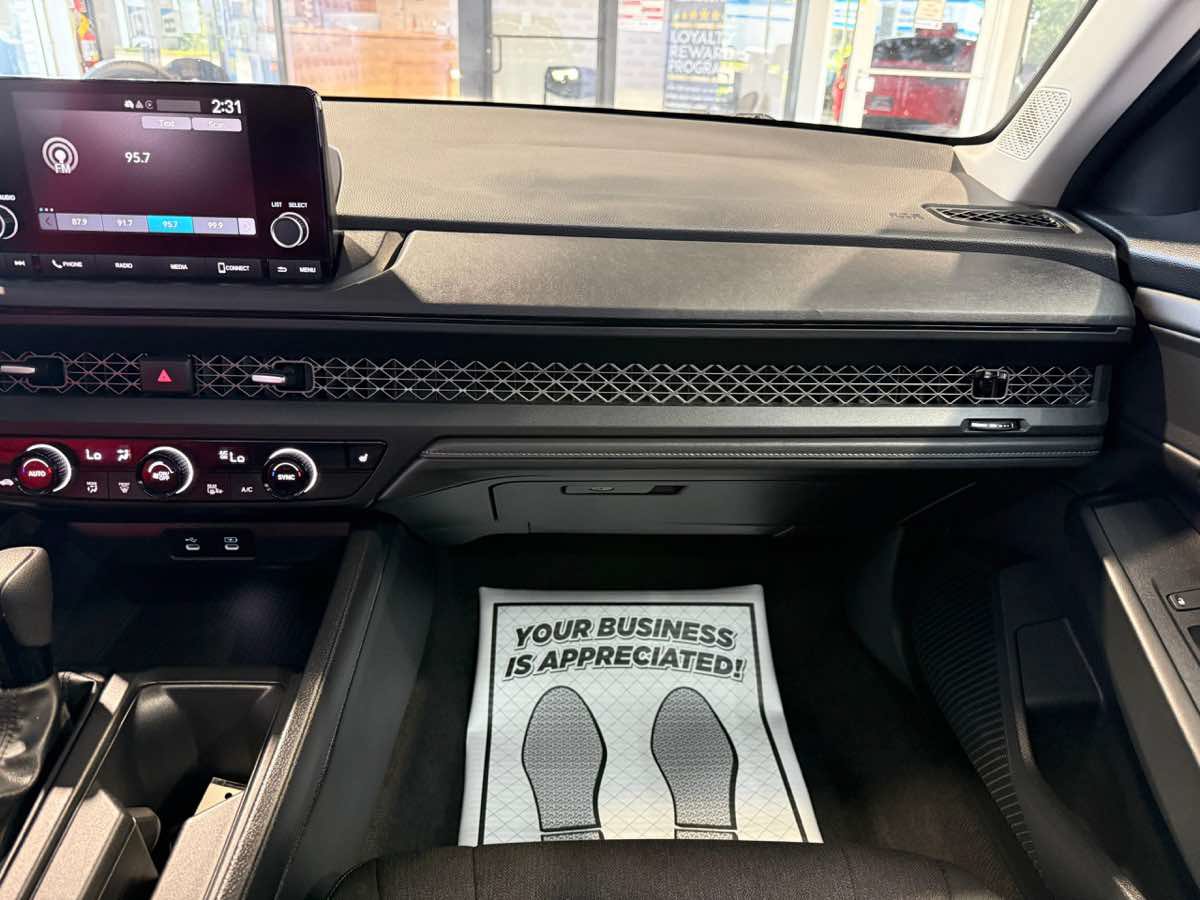 Used 2025 Honda Accord SE image 14