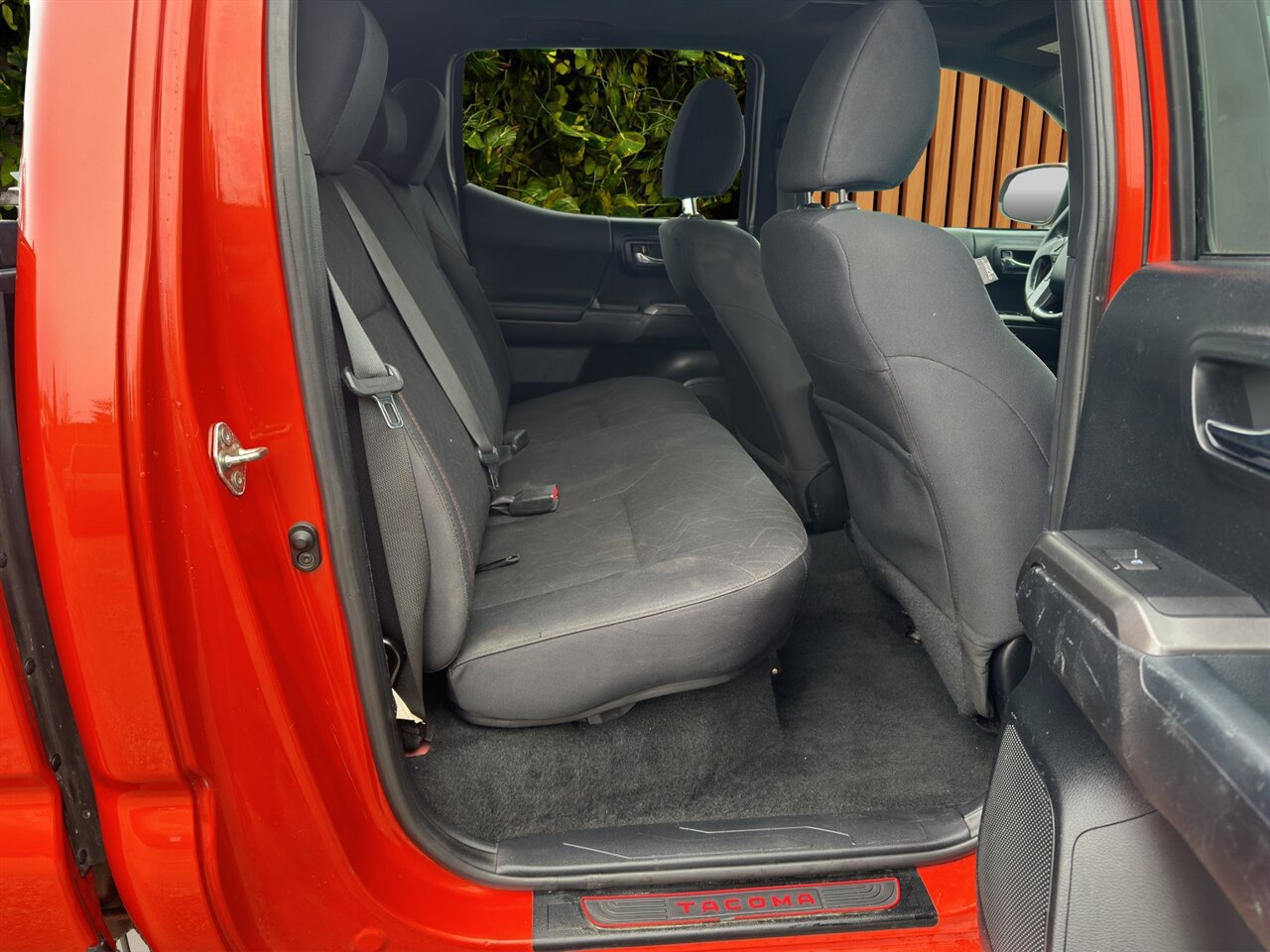 Used 2016 Toyota Tacoma TRD Sport AWD/4WD image 17