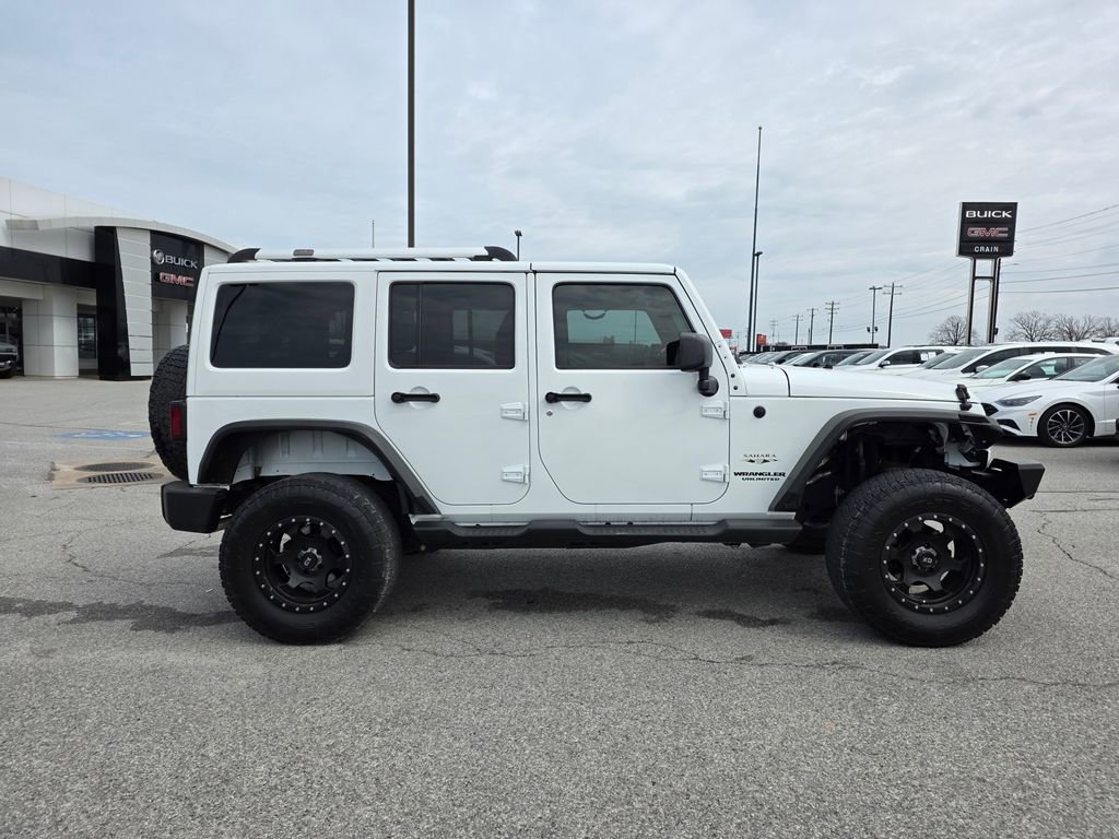 Used 2017 Jeep Wrangler Unlimited Sahara w/ Connectivity Group image 9
